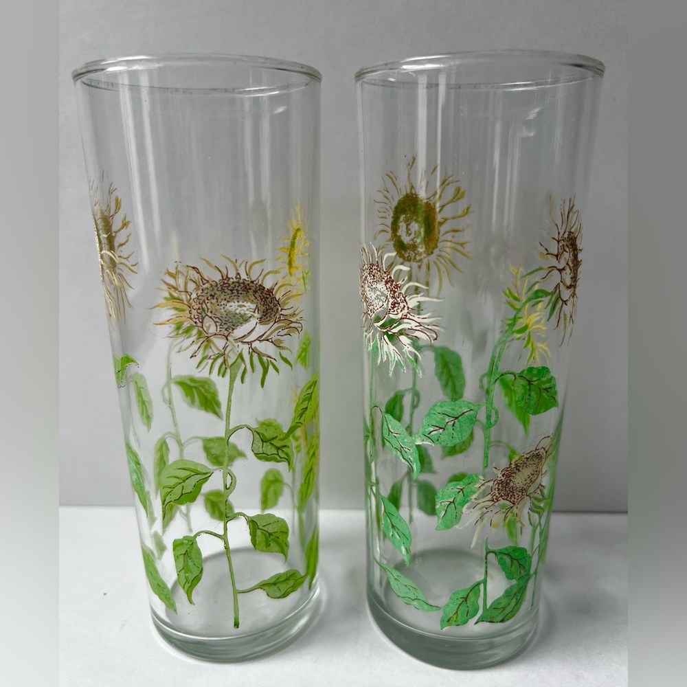 Set of 2 Vintage Glasses
